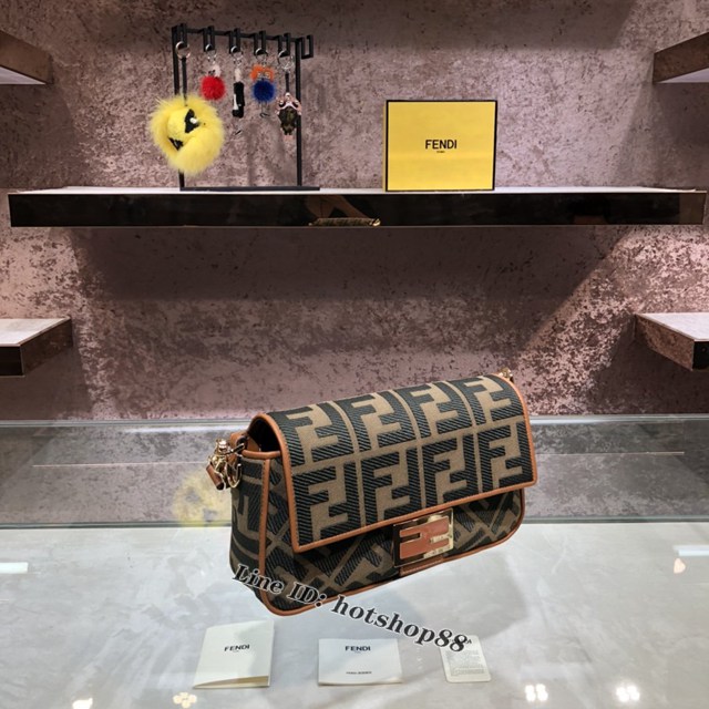 FENDI专柜精品包包 芬迪Baguette中號手袋 Fendi2020火新爆款綠色帆布肩背包 fdzg2293